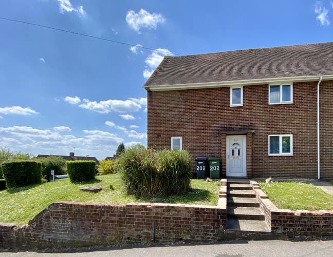 Spacious 5 bedroom house!  Main Photo