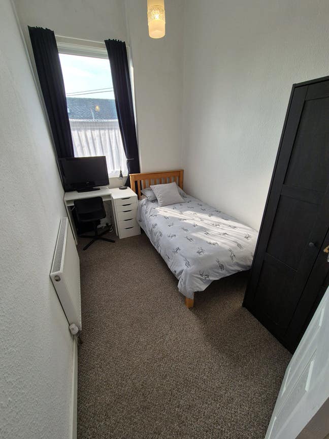 Room to rent in Bury Main Photo