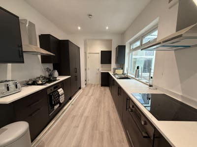 Spacious 6-Bed HMO in Eccles – All Bills Included Main Photo
