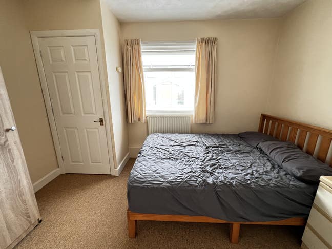 Double bedroom available Main Photo
