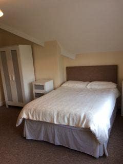 Large Double Room with Breakfast Bar Main Photo
