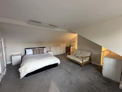 City Centre Property with parking! EN-SUITES DE1 Main Photo