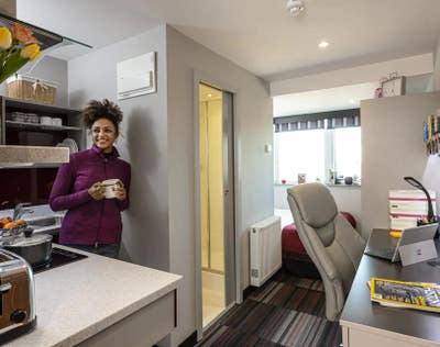 Room Available – Gold Plus Studio at Study Inn, Le Main Photo