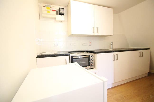 *Incl Gas & Water* Studio Near Tube Ealing W5 Main Photo