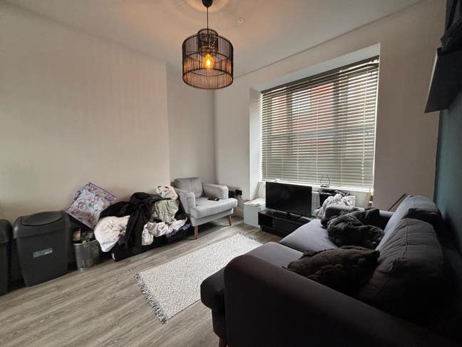 Room available at 6 South Road  Main Photo