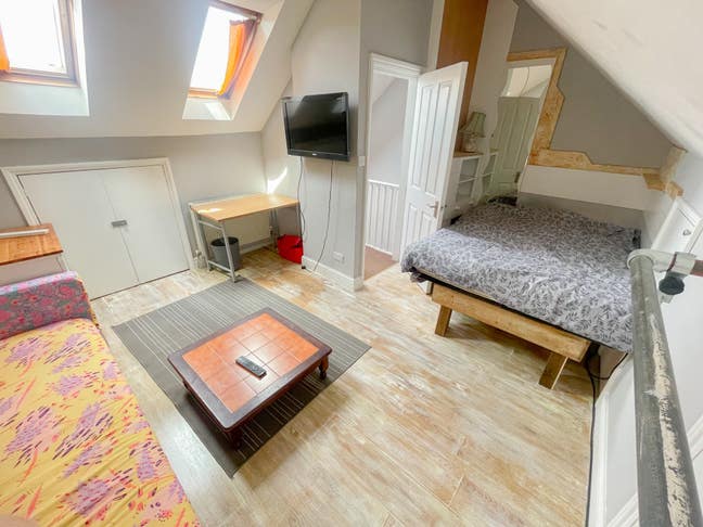 Beautiful fully furnished 2 bed flat to Let Main Photo