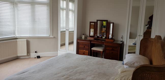  Large, bright dbl rm and office, Sanderstead Main Photo