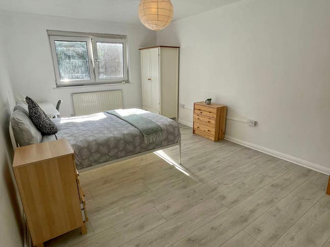  **  Huge  Double  Room  All  Bills  Included  NW1 **
 Main Photo