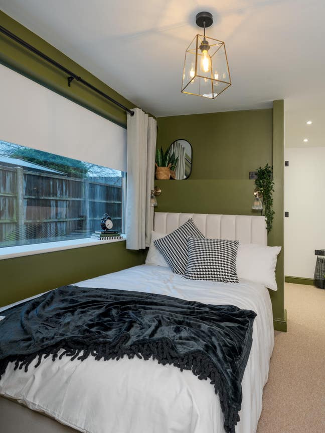 Luxury Living Studio - Close to Rolls Royce! Main Photo