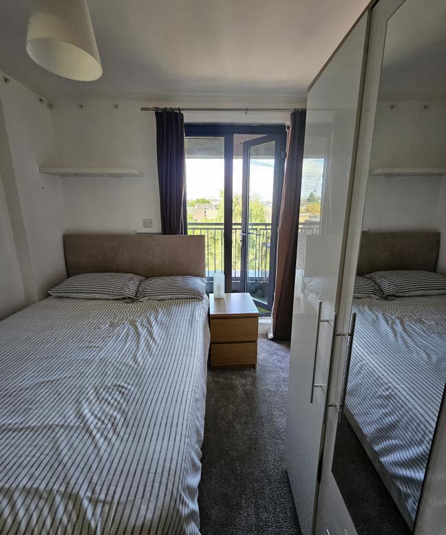 Furnished Double Room with Balcony opp. Tube Main Photo