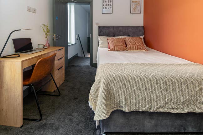 Stylish | Double En-Suite Room |  BILLS INC Main Photo