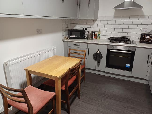 Double room inclusive bills available in SR8 area Main Photo
