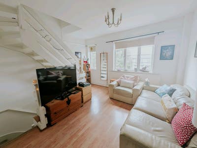 Join Our Lovely Home! Room Available with 3 Friend Main Photo