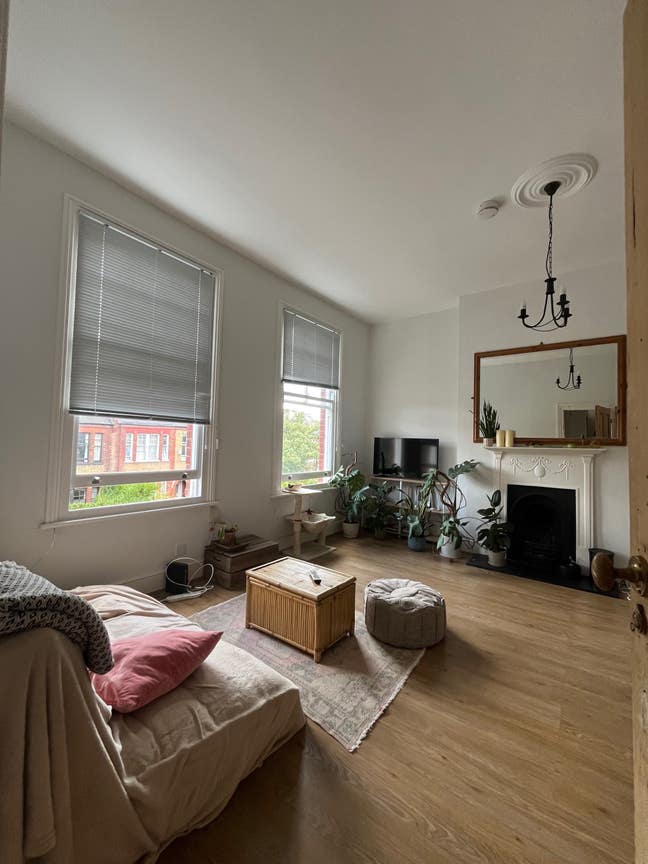 Bright & Spacious Room in Stamford Hill Main Photo