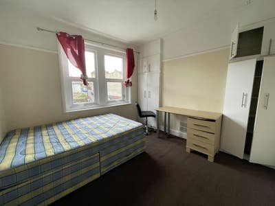 Quality Rooms Easy Access to Hospitals BS5 Main Photo