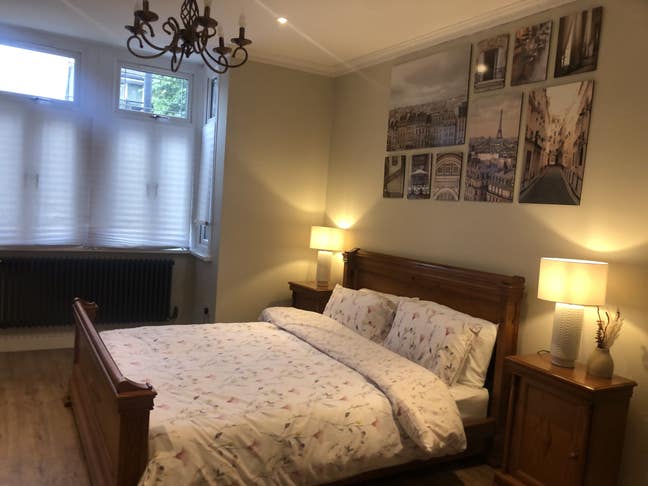 Spacious Double rooms in a great location Main Photo