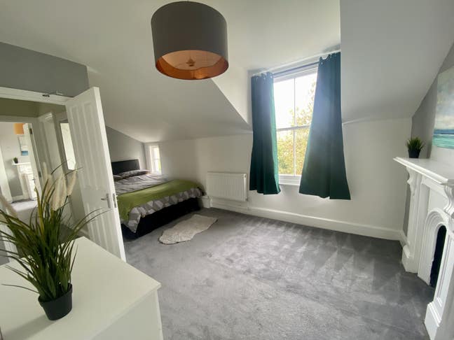 Stunning Massive Double bedroom in Tooting Bec Main Photo