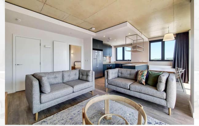 Looking for three flatmates to join in! Main Photo