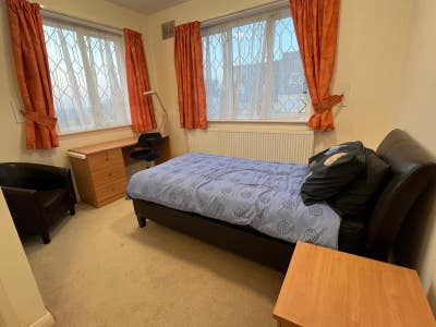 Nice and bright ensuite room. Main Photo