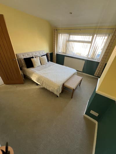 2 Bedrooms in Banbury - Drive and Garden Main Photo