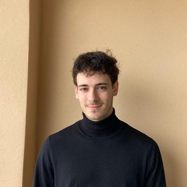 Easygoing RCA/ICL Master's Student Seeks Room Main Photo