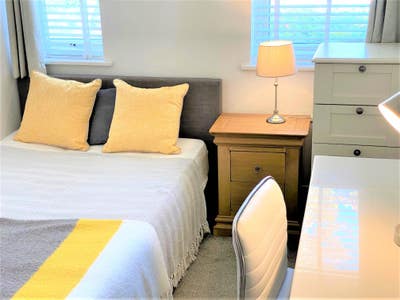Lovely Double Room *Short Term Avail *Parking Main Photo