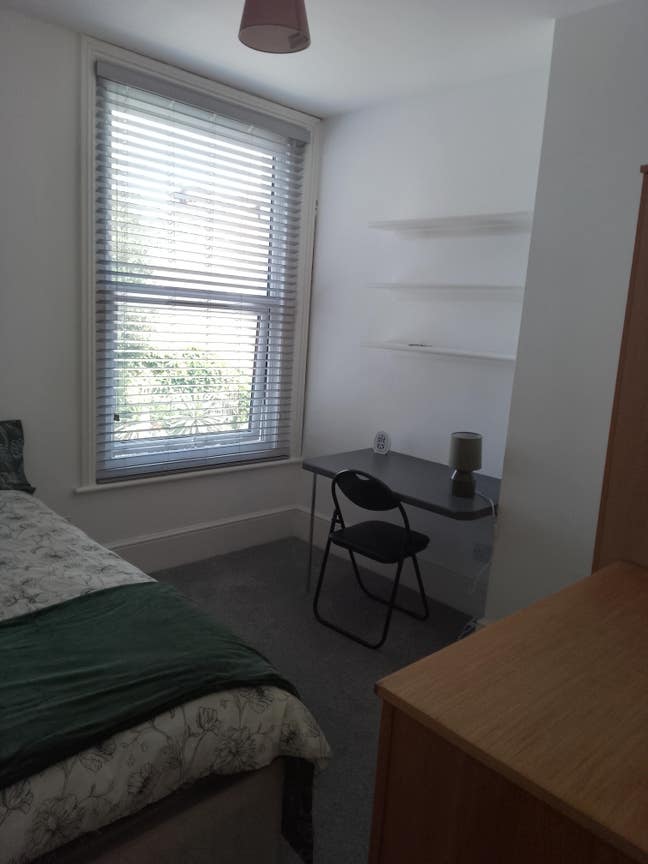 Double Furnished Rooms in Southsea Available! Main Photo