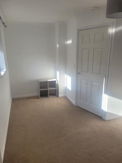 Large bedroom available  Main Photo