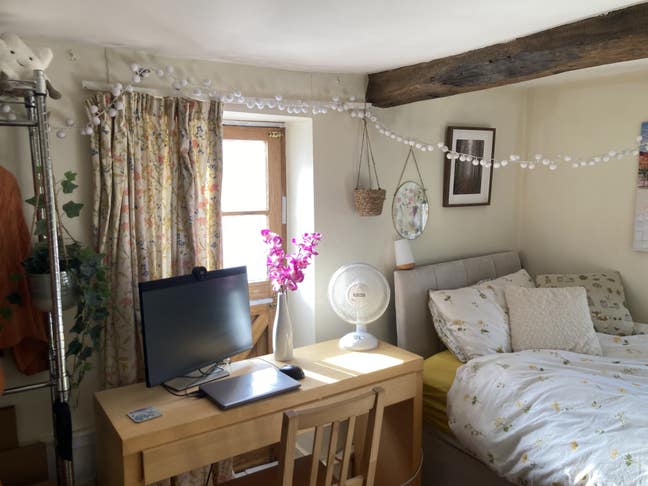 Large room available in peaceful area Main Photo