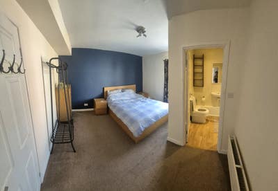 Large double room + ensuite and private lounge Main Photo