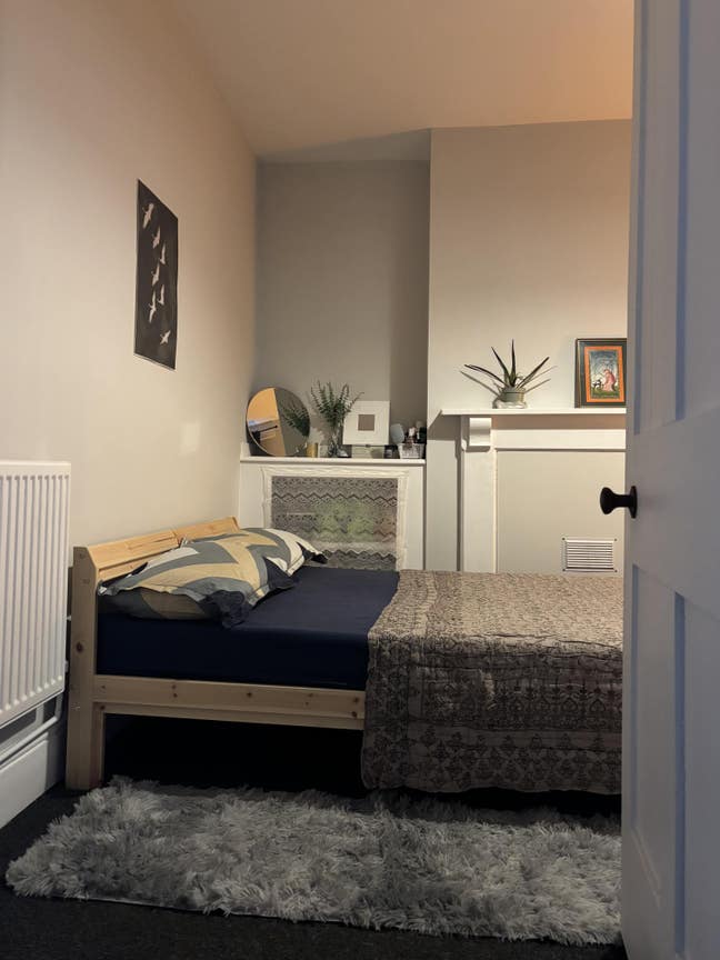 Furnished double room available near city centre Main Photo
