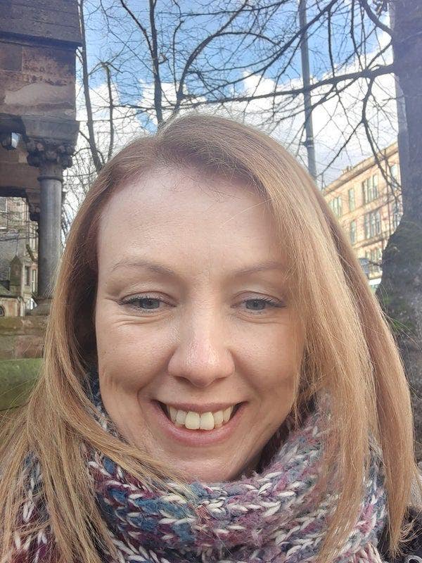 Professional Female seeks a single or double room Main Photo