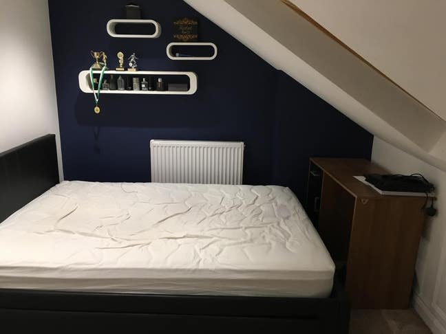 Double bedroom with bathroom Main Photo