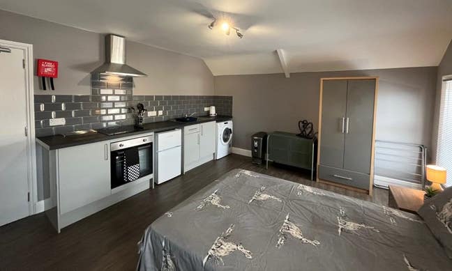 1 Stunning Self contained Studio Main Photo
