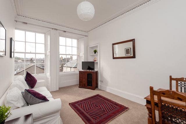 Beautiful dbl room in fully furn newly refurb flat Main Photo