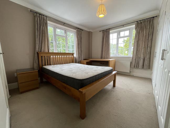 Room to Let - Working Professional House Main Photo