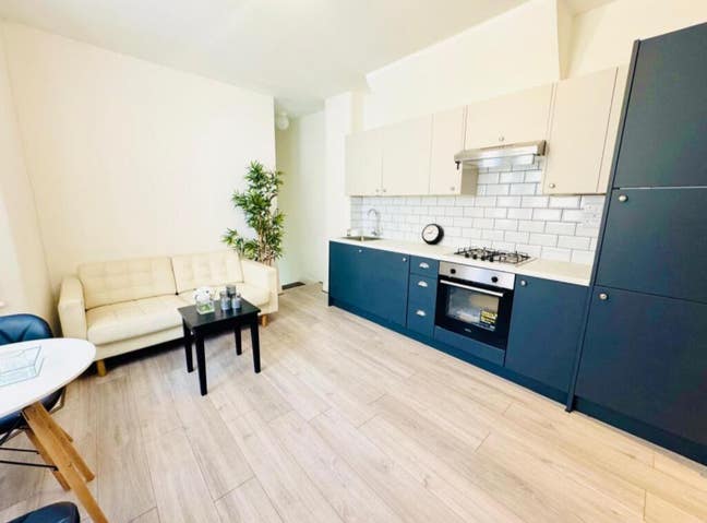 Tidy Double room available in East Ham Main Photo