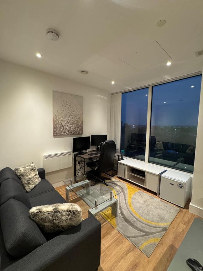 Modern Studio Flat in West London (Entire Place) Main Photo
