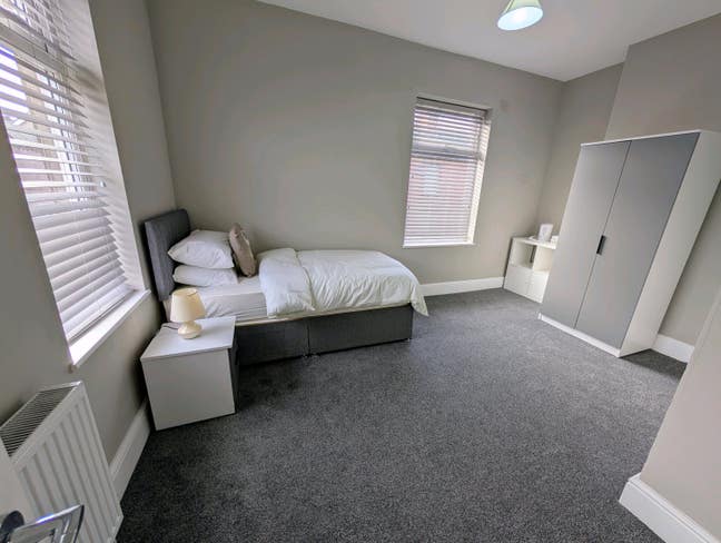 New En-Suite Rooms Near the Hospital & BAE Systems Main Photo