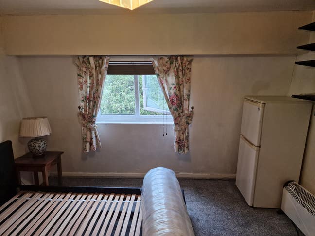 Large Double Room to let in Wimbledon (SW19) Main Photo