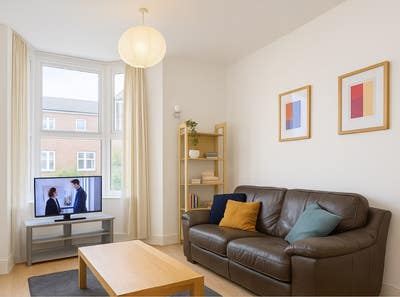 Large EN-SUITE Double Room - 100m from the sea  Main Photo