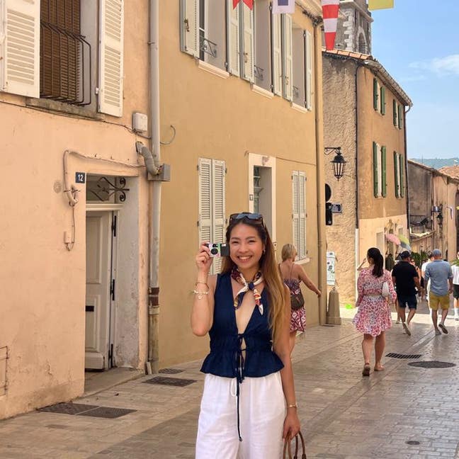 Professional Female seeks a double room Main Photo