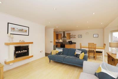 Exceptional 2 Bed flat in prime location4Yorkuni Main Photo