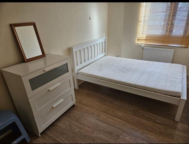 Double Room in Portobello Road Main Photo