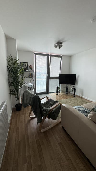 Spacious 1 Bed Large Apartment - Stratford Main Photo