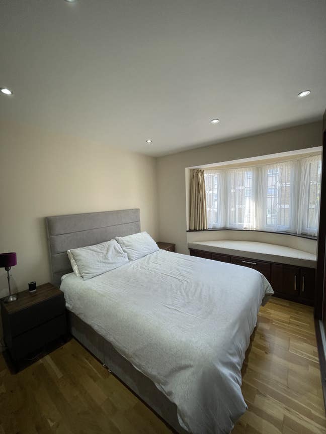 Bright newly refurbished one bedroom flat Main Photo