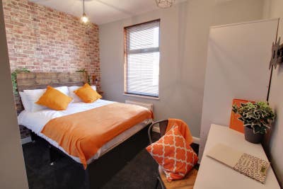 Hassle‑free modern rooms for working professionals Main Photo