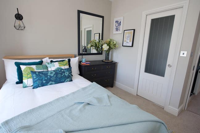 Ashford - Fabulous Room in a Boutique House Share Main Photo