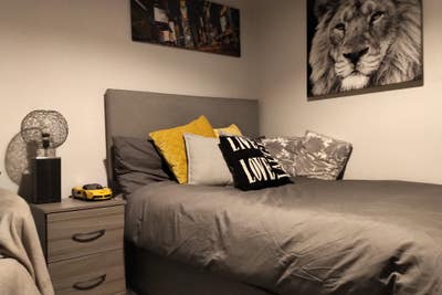 Great Double ,Great Area, M45...1min from Metro. Main Photo