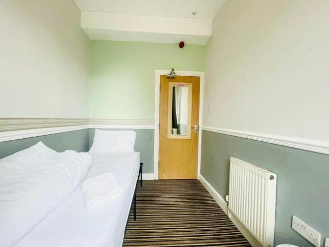 Single Room with Shared Bathroom Main Photo